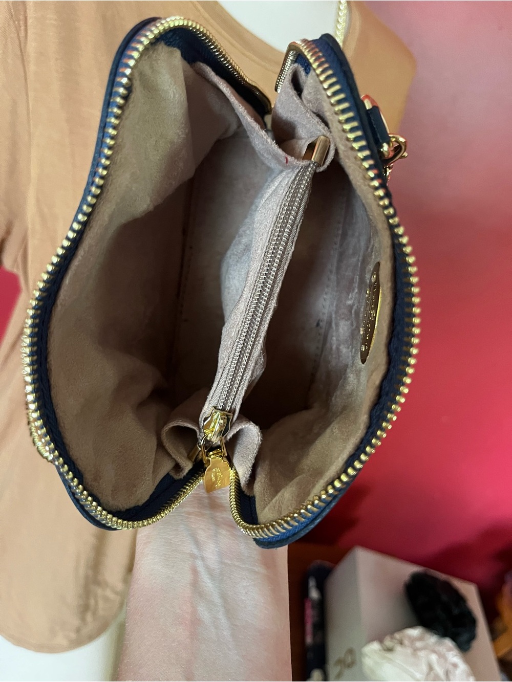 Like new Pratesi Navy Patent Leather Crossbody Bag - Picture 9 of 16